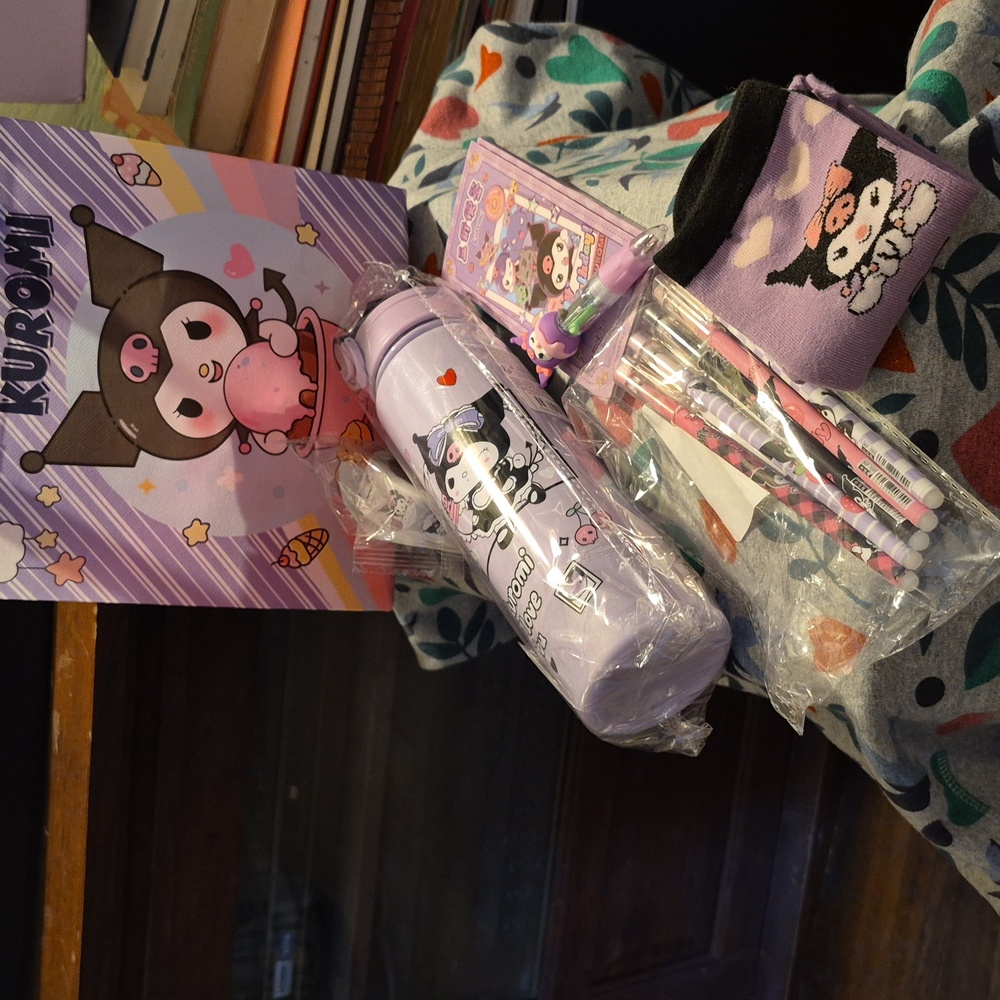NWT 🖤 SANRIO 🎀 KUROMI 🖤 6+ pc 🎁 GIFT TOTE BUNDLE 🎀 So Sweet! 🧁 $47 R!